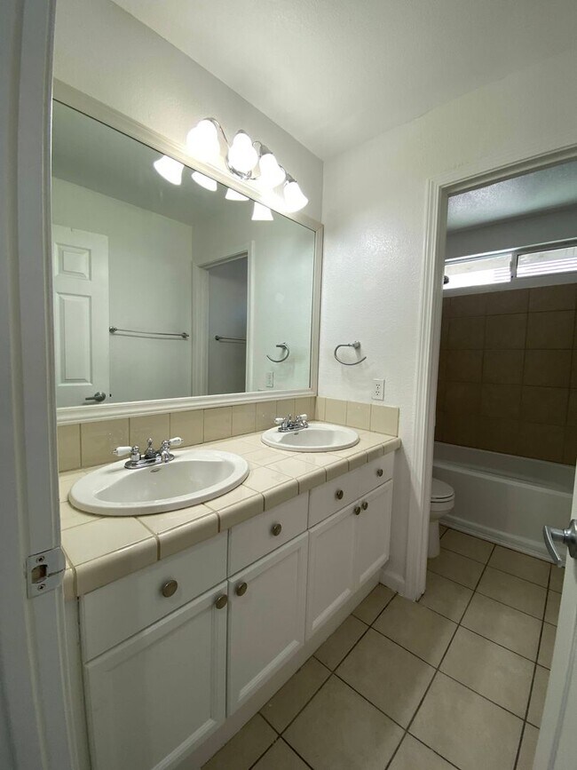 Building Photo - Two Story, Three Bedrooms, Two And A Half Bathrooms In Brookside