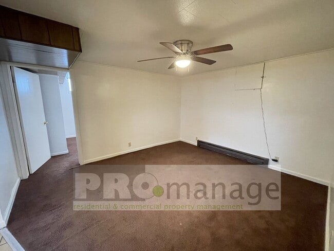 Building Photo - 1365 Scott Pl