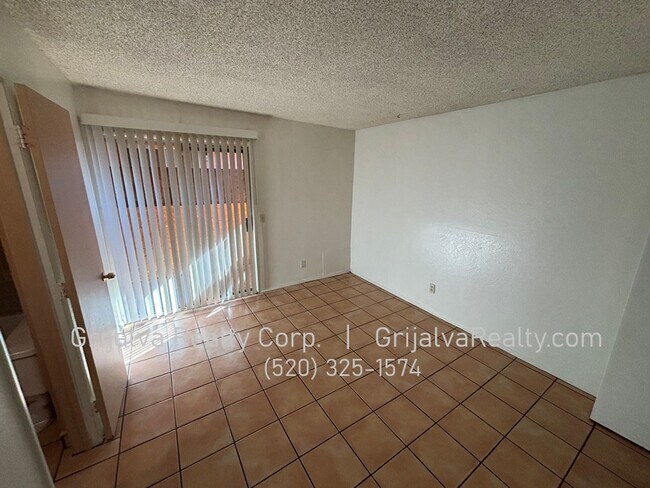 Building Photo - 2131 N Margaret Ave