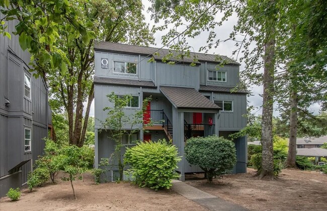 Building Photo - This Lovely 3 Bedroom 2.5 Bath End Unit Co...
