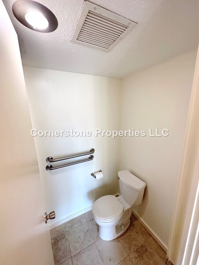 Building Photo - 1621 Dole St