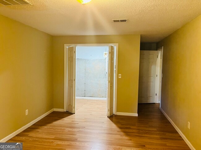 Building Photo - 129 Lost Lake Dr