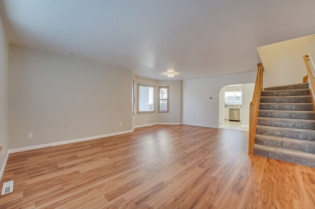 Building Photo - Beautiful 4 bed, 3.5 bath Home in Fort Collins Dakota Ridge Neighborhood