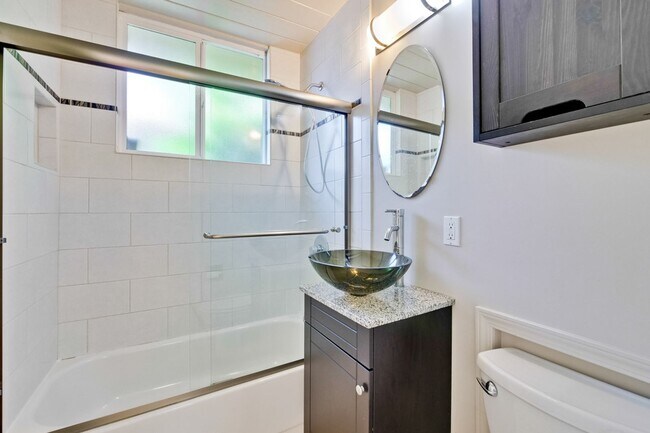 Building Photo - Mountain View Home l Spacious Open Layout Bright and Private Yard