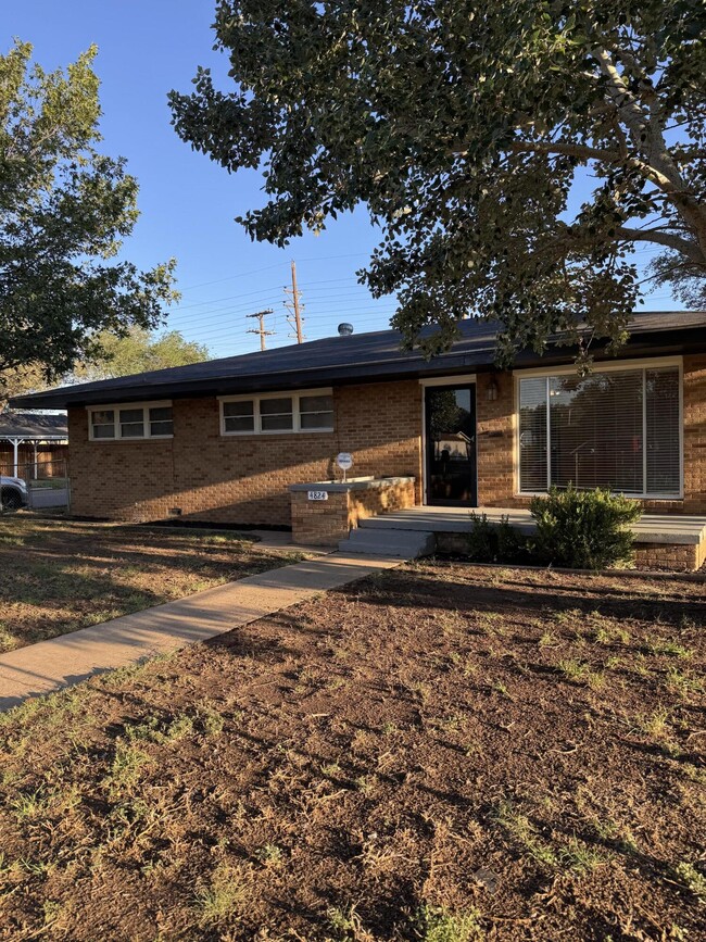 Primary Photo - 4824 35th St
