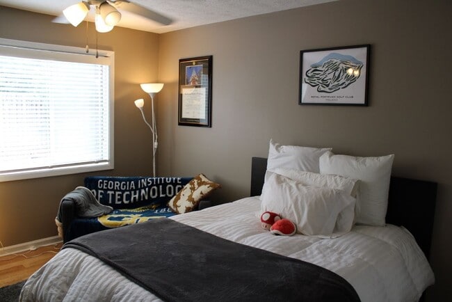 Building Photo - 115 Biscayne Dr NW