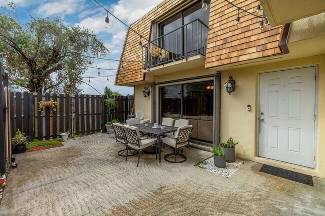 Building Photo - 393 Lake Arbor Dr