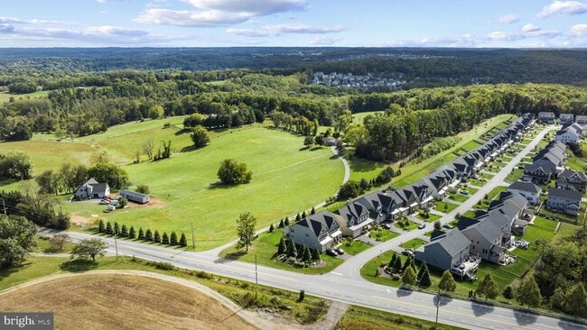 Building Photo - 7147 Starmount Ct