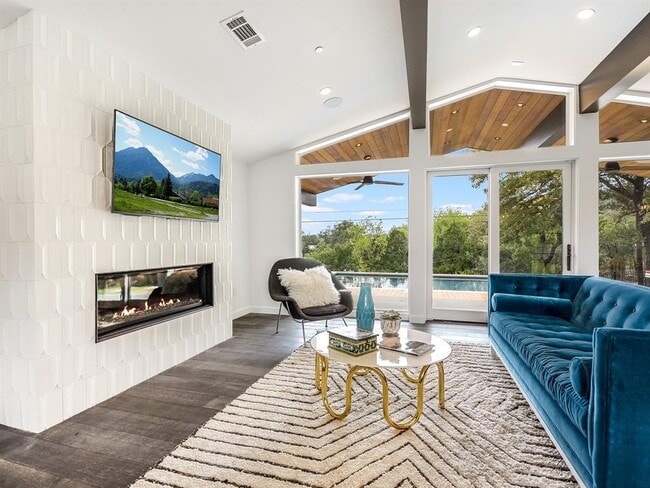 Building Photo - 2700 Rollingwood Dr