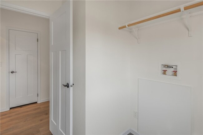 Building Photo - 495 Pleasant St