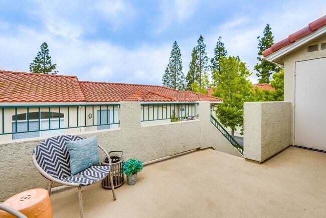 Building Photo - Beautiful Aliso Viejo Condo in the Seagate Colony-2/2