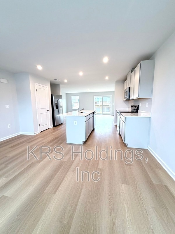 Building Photo - 315 Oldfield Dr