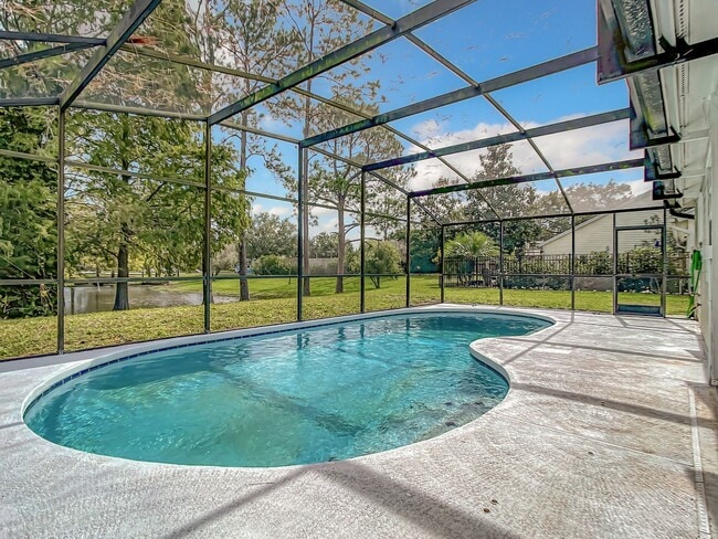 Building Photo - Beautiful 3 Bedroom, 2 Bath POOL Home with 2-Car Garage in the Heart of Hunters Creek!