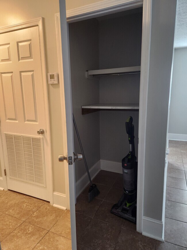 Coat/linen closet - 2510 W 9th St