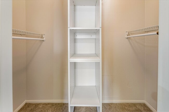 Building Photo - 449 N Catalina Ave