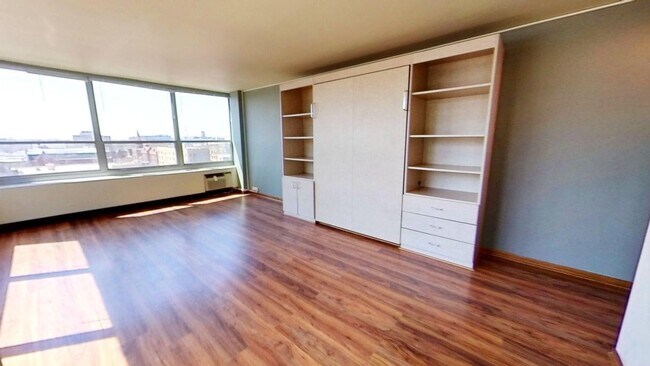 Building Photo - 3550 N Lake Shore Dr