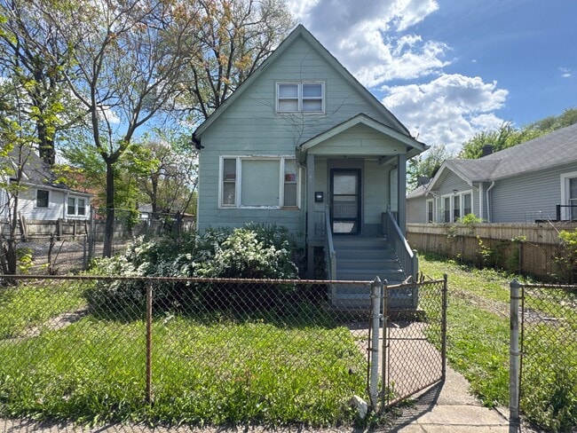 Building Photo - 265 W 107th St