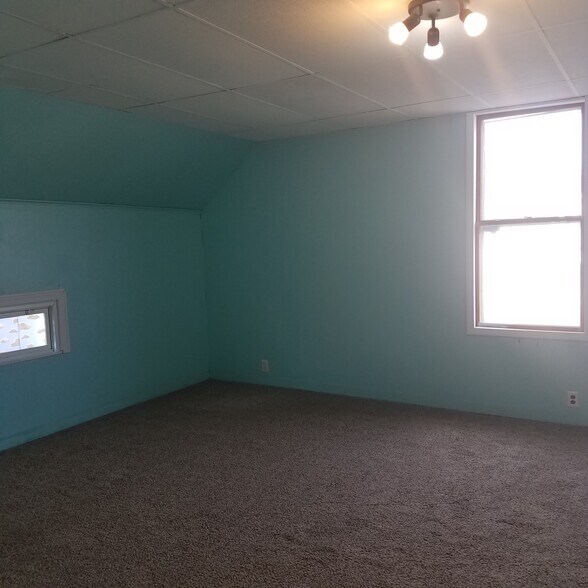 Bedroom 4 - upstairs - 1201 E Walnut St