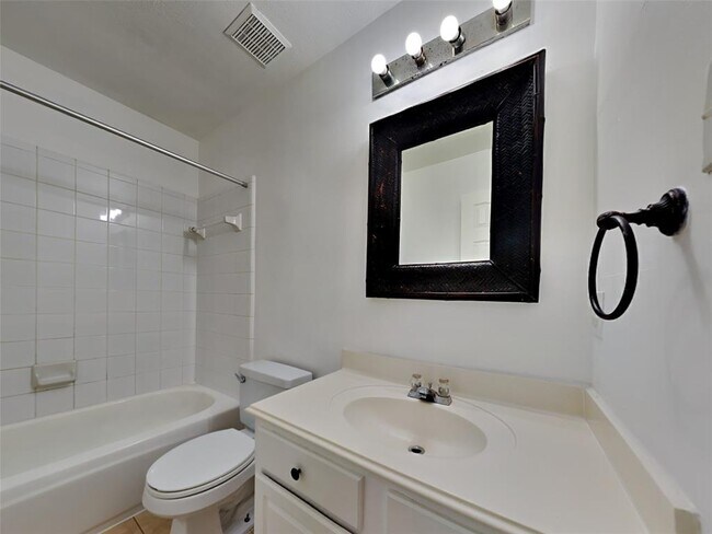 Building Photo - 130 S Walden Elms Cir