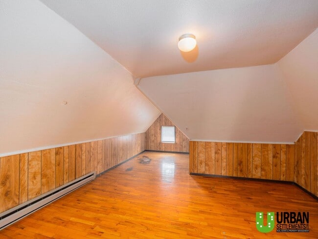 Building Photo - 828 W Cleveland Ave