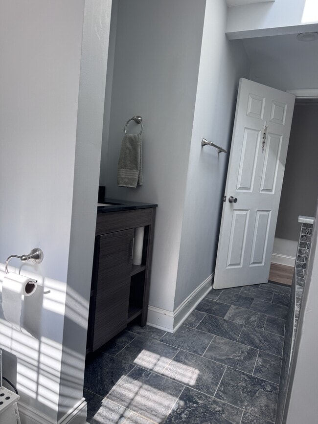 Building Photo - 190 Westridge Cir