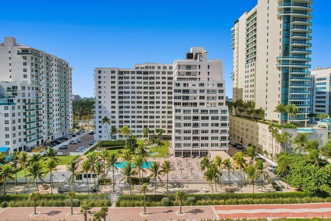Primary Photo - 5005 Collins Ave