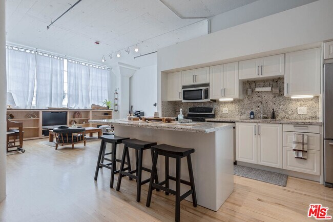 Primary Photo - 420 San Pedro St