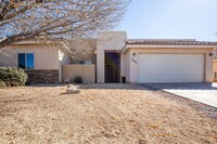 Building Photo - Spacious 4 Bedroom 2 Bath Home in Mesa Vil...