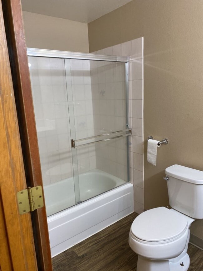 Building Photo - Felida 4 Bedroom with ADA bathroom