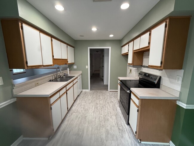 Building Photo - 3813 Sterncroft Dr