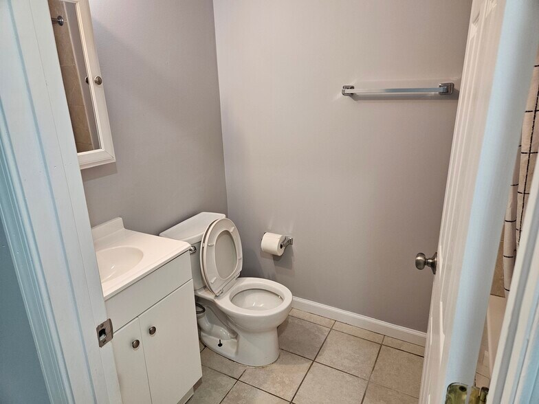 Bathroom2 - 7508 Tarpley Dr
