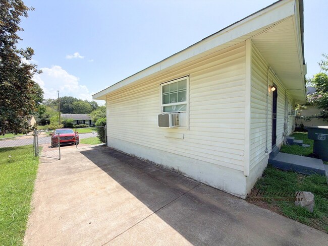 Building Photo - 3807 Masterson St