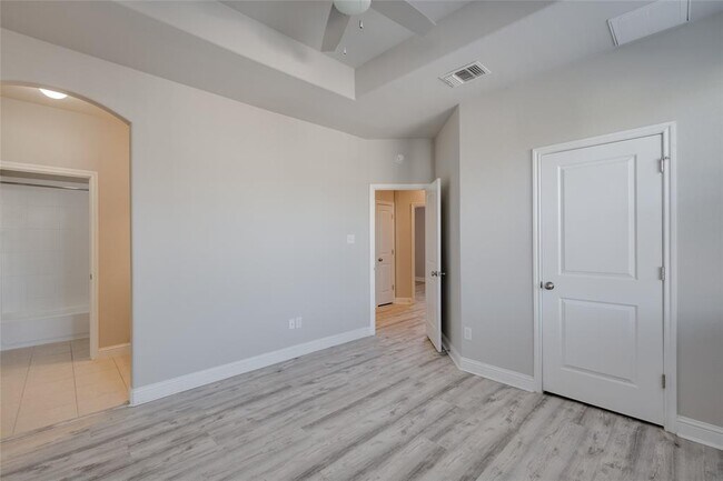 Building Photo - 5701 Cougar Dr