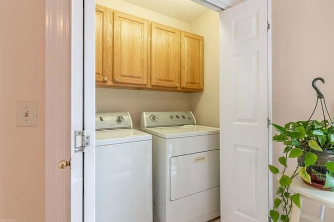 Building Photo - Spacious Townhome in Christiansburg, VA.