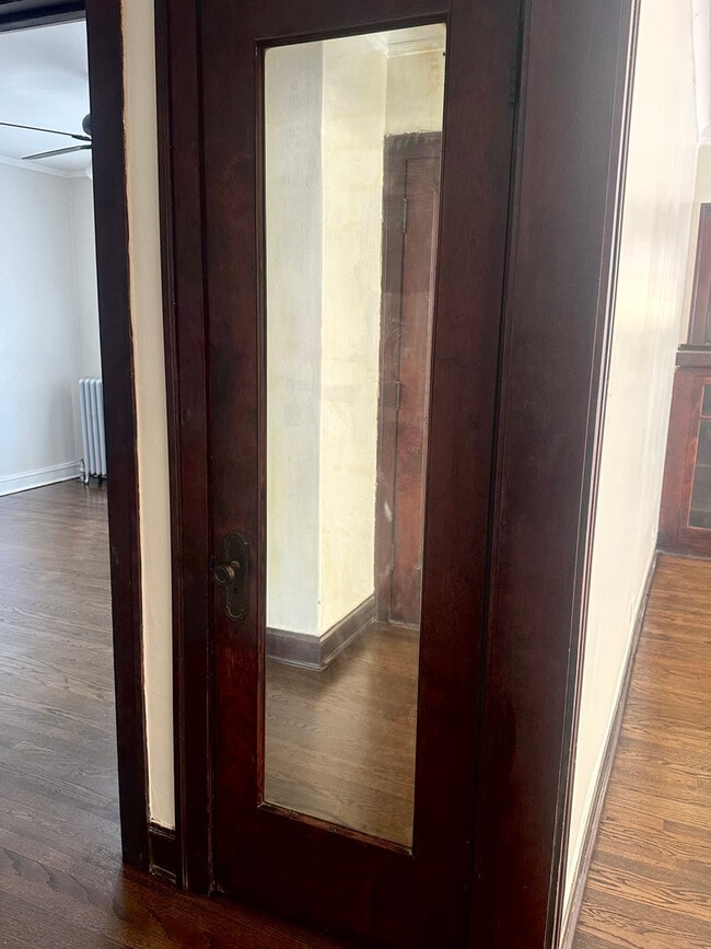 Building Photo - 1310 W Thorndale Ave