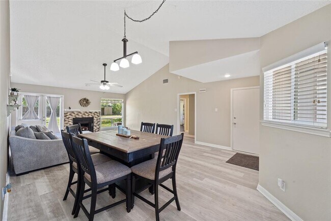 Building Photo - 13314 Briar Hollow Dr