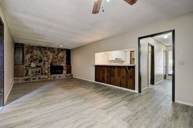 Building Photo - 3 Bed, 2 Bath Duplex in Midwest City, Ok 73110