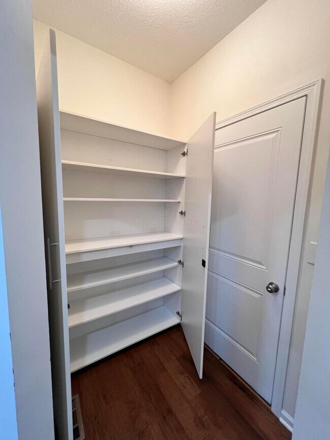 Building Photo - 7847 Aideen Ct