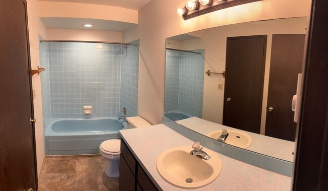 Building Photo - 1071