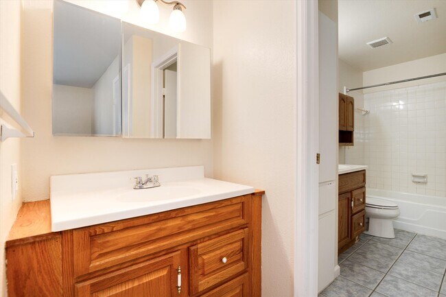 Building Photo - 2375 E Geddes Ave