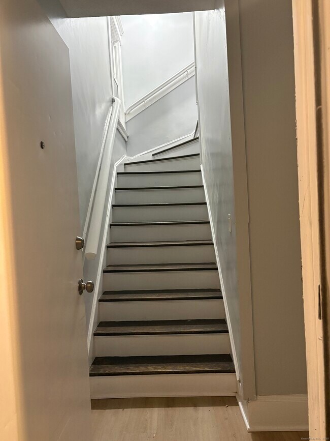 Building Photo - 72 4th St