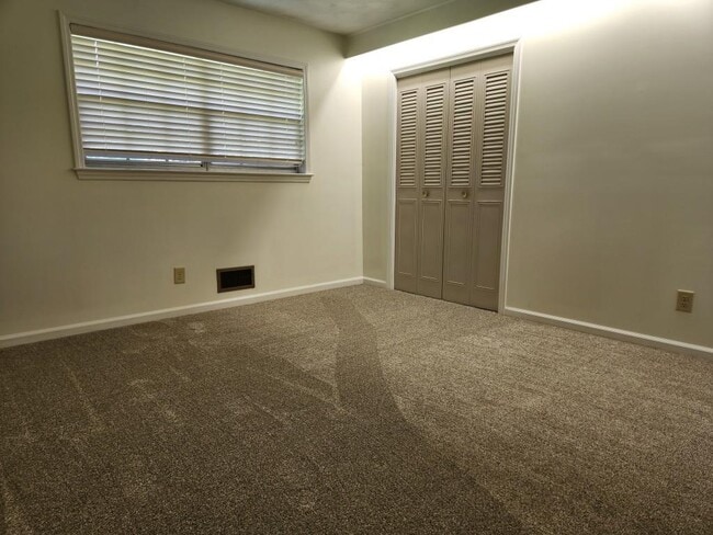 Building Photo - 1181 Lake Shore Cir