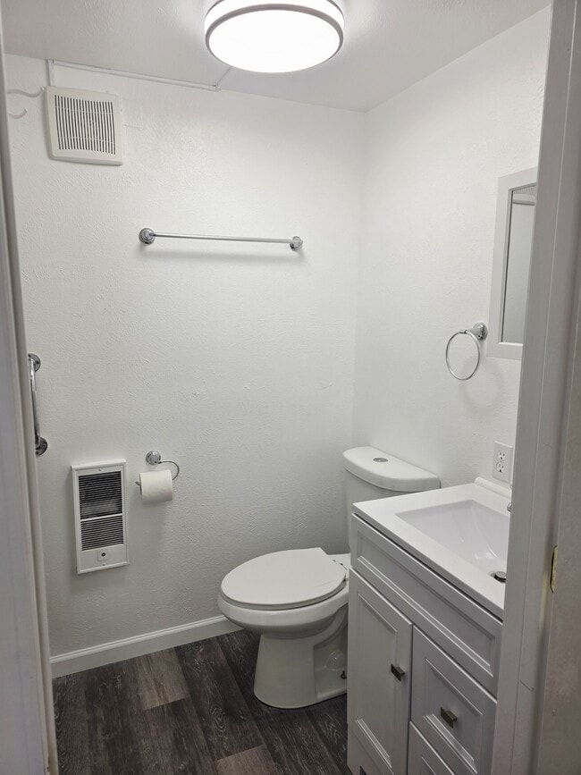 Building Photo - 603 W Chewelah Ave