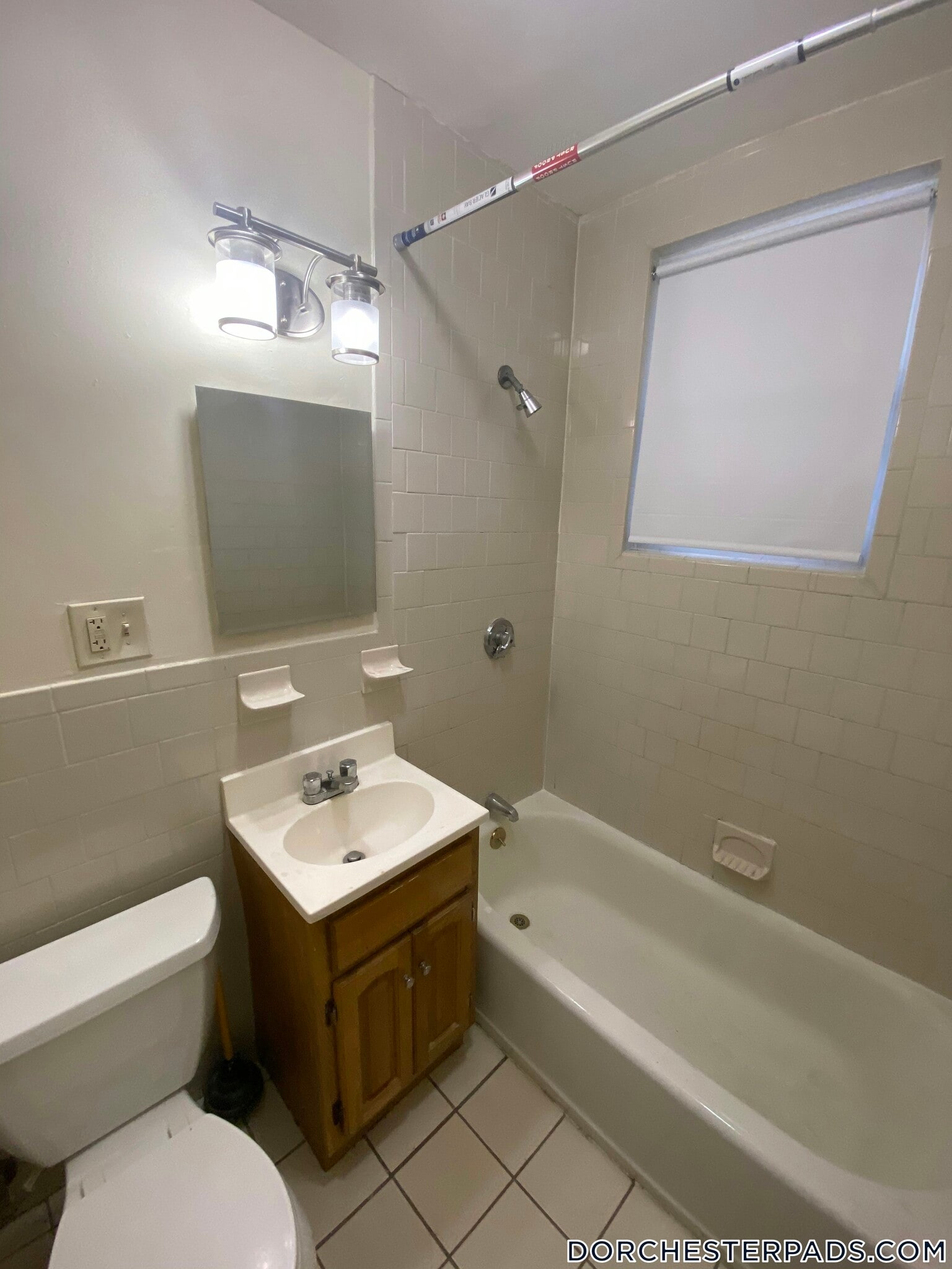 Building Photo - 19 Mora St