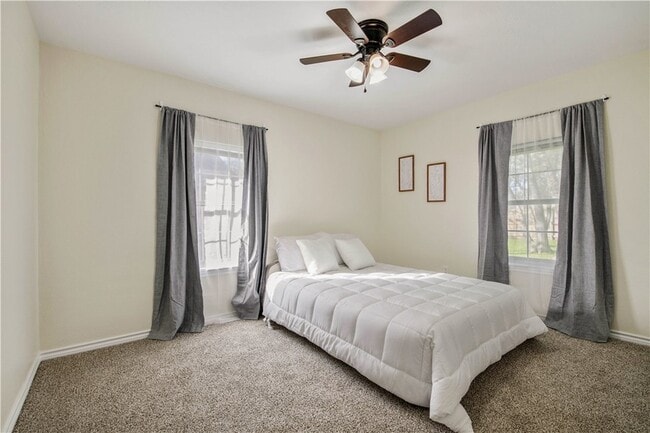 Building Photo - 302 W 23rd St