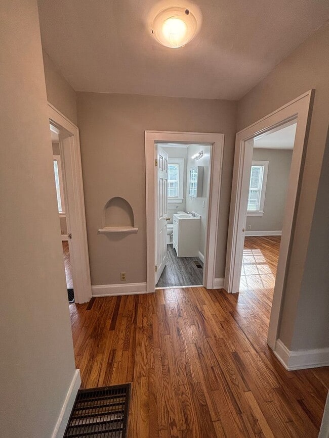 Building Photo - New Renovation!!!