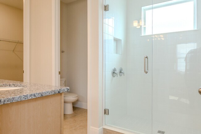 Building Photo - 16705 Victoria Grv Aly