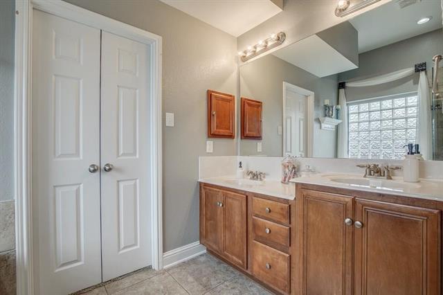 Building Photo - 1695 Lake Brook Cir
