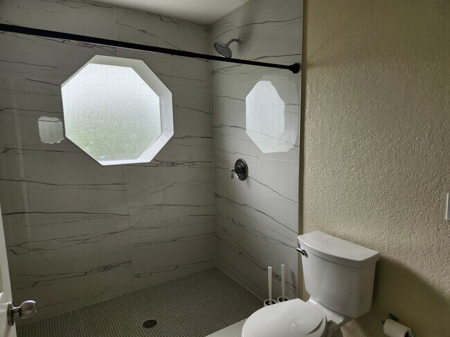 Building Photo - 3215 1st St SW