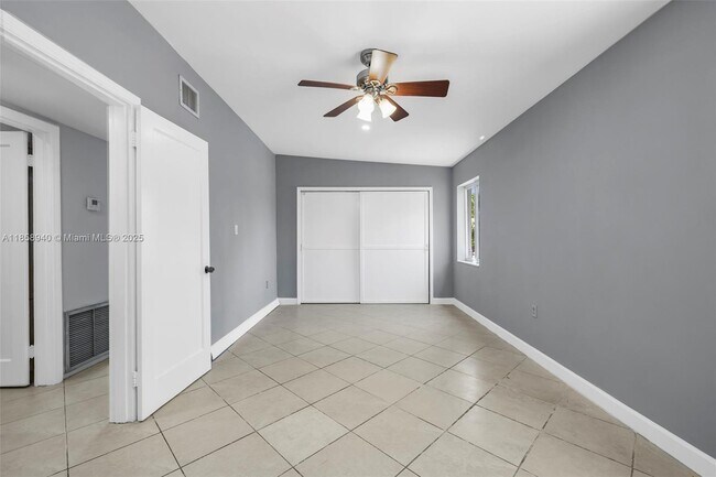 Building Photo - 10045 SW 51st Terrace